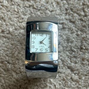 Geneva women’s vintage silver bangle bracelet watch one size 7in fits S‎ wrist